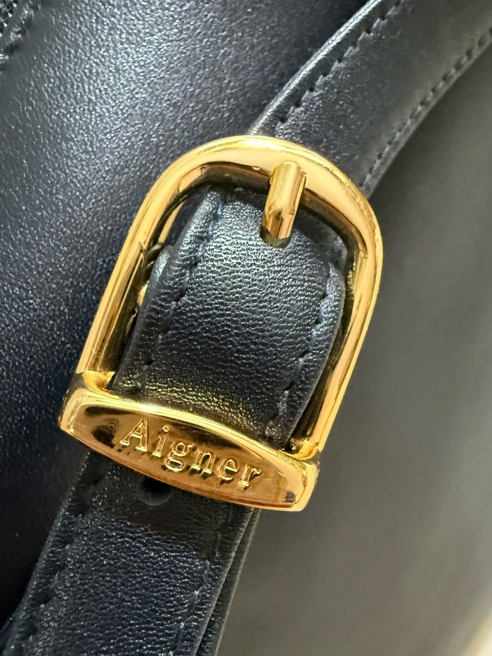 Classic Etienne Aigner Black Leather Shoulder Bag - Picture 6 of 10